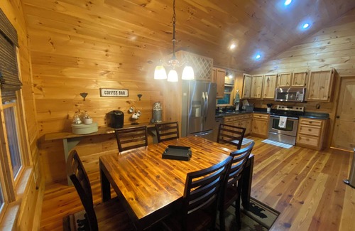 Blue Ridge Cabin | Peaceful & Private w/Mountain Views & Stream Sounds. Hot Tub, Fire Pit.