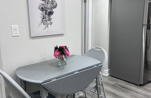 West Oak Trails Apartment | Peaceful, quiet 2 bedroom apartment in marvelous Oakville with WiFi. Long term.