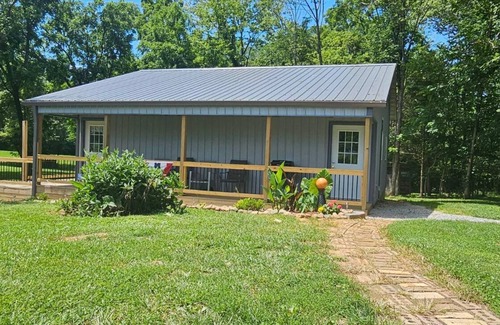 Morrow House | Peaceful, Quiet and Country with 2 bedrooms and WiFi, AC in marvelous Morrow