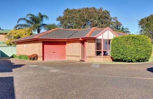 Fingal Bay Villa | Peaceful, Quiet and so close to the beach!