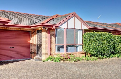 Fingal Bay Villa | Peaceful, Quiet and so close to the beach!