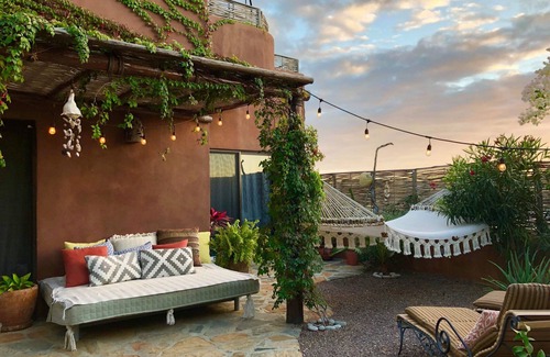 Cerritos House | Peaceful, Relaxed Beach Getaway, 2BD | Rooftop Patio + Large Courtyard | VIEWS!