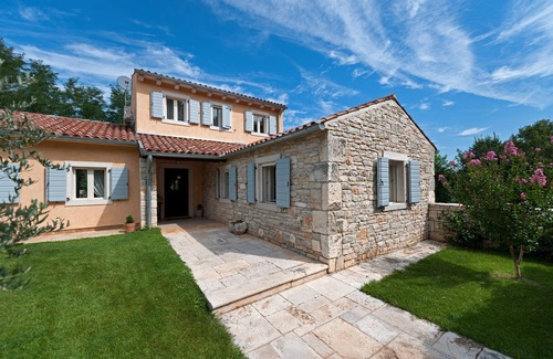 Prodol Villa | Peaceful,relaxing Villa with pool sorrounded with lime trees,plants and forest