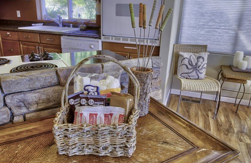 Longbranch House | Peaceful & Relaxing Waterfront Retreat on a Deepwater Cove with Wildlife Viewing