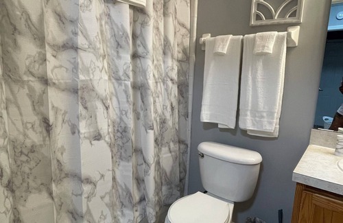 Arlington House | Peaceful Retreat 9 min to Stadium 14 min to the Beach