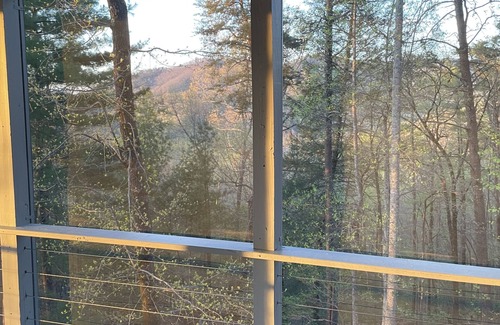 Walnut Mountain Cabin | Peaceful Retreat Steps From Ellijay! Hot Tub, Fire Pit, Room for 6, Back Porch