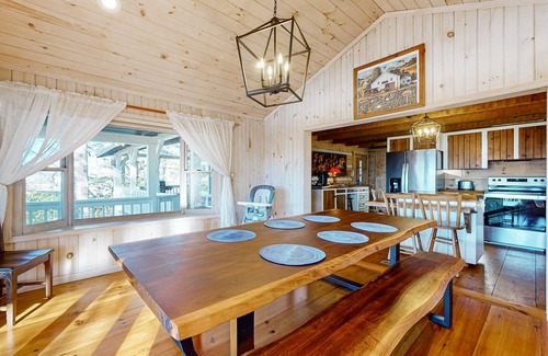 Dillard House | Peaceful retreat with stunning mountain views and modern amenities