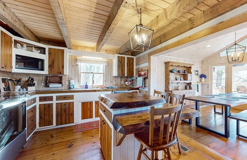 Dillard House | Peaceful retreat with stunning mountain views and modern amenities