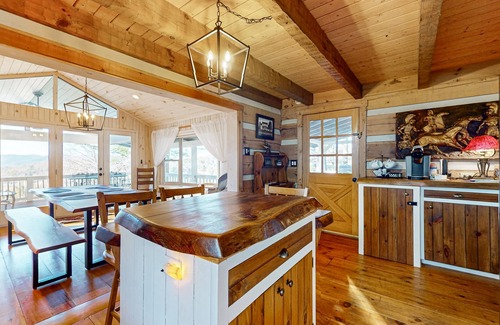 Dillard House | Peaceful retreat with stunning mountain views and modern amenities