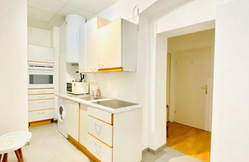 Liesing Apartment | Peaceful Room in a Shared Apt, Close to the City