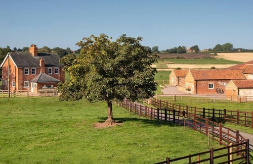 Horncastle House | Peaceful South Cottage, Bainvalley Cottages