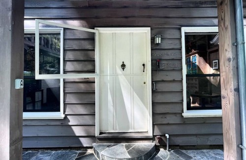 Inverness House | Peaceful Stay w/Mountain Views + Walk to Trails
