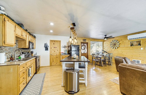 Strawberry Cabin | Peaceful Strawberry Cabin: Fire Pit & Hot Tub