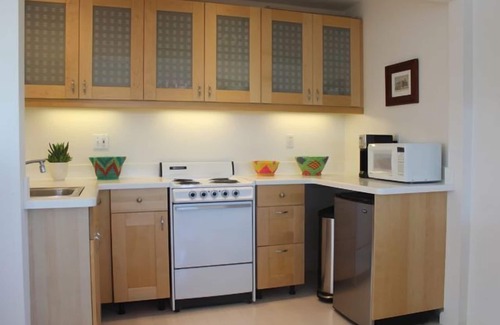 Emerald Hills Cottage | Peaceful Studio Cottage In the Heart Of Silicon Valley