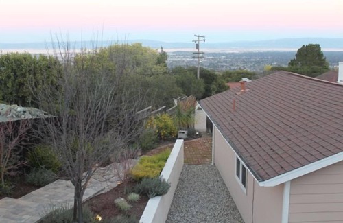 Emerald Hills Cottage | Peaceful Studio Cottage In the Heart Of Silicon Valley