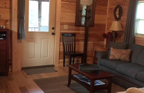 Tryon Cabin | Peaceful surroundings in lovely cabin near wineries!