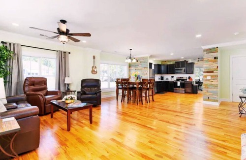 Cayce House | Peaceful Vibes near the riverwalk, USC & Ft Jack