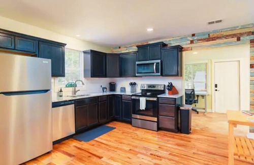 Cayce House | Peaceful Vibes near the riverwalk, USC & Ft Jack