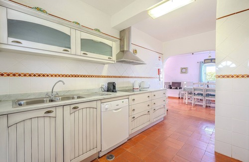 Albufeira Villa | Peaceful Villa with Private Heated Pool – Near Beach & Shops
