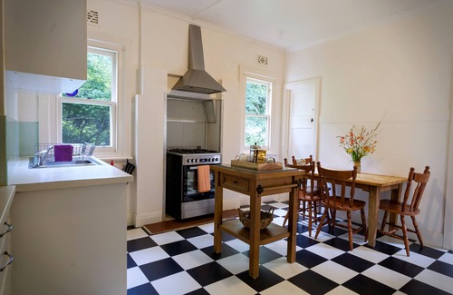 Warburton House | Peaceful Warburton retreat with mountain views