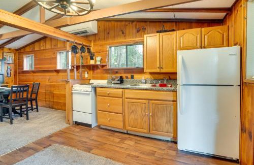 Warne House | Peaceful Warne Cabin Fenced Yard and Screened Porch