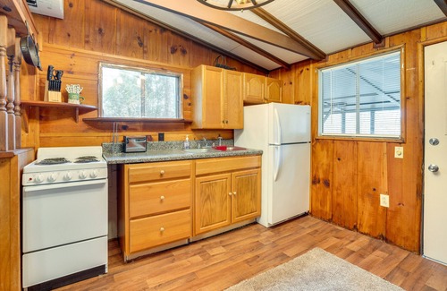 Warne Cabin | Peaceful Warne Cabin: Fenced Yard & Screened Porch