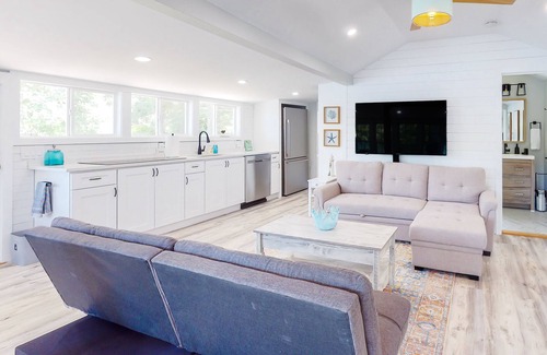 Plymouth Cottage | Peaceful waterfront cottage with furnished deck, beautiful view, firepit