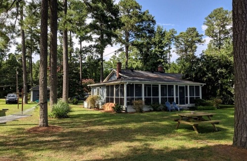 Kinsale House | Peaceful Waterfront Cottage in Kinsale, VA