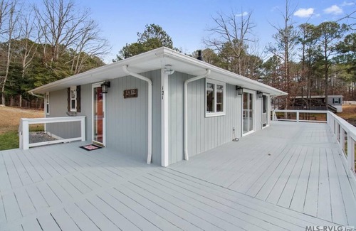 Henrico House | Peaceful Waterfront Home. Pet-friendly. Boat dock. Fast internet.