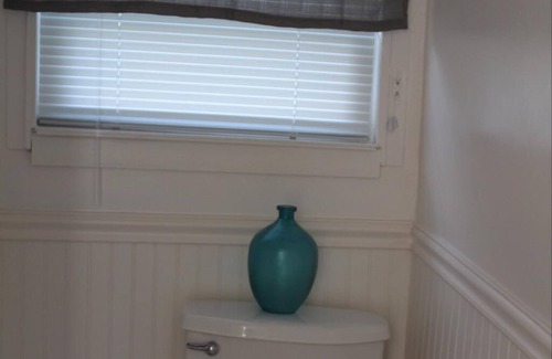 Portsmouth House | Peaceful Waterfront Cottage with all of RI fun!