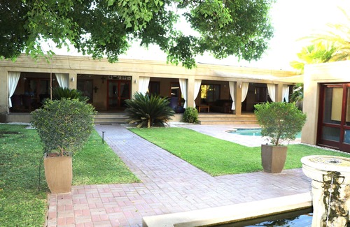 Kakamas House | Peacefull Garden Villa with pool and close to orange river.