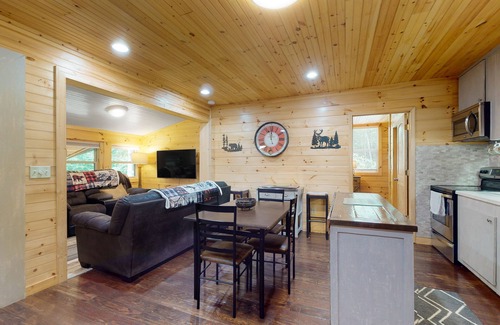 Ellijay Cabin | Peach Creek Lodge | Cabin in Ellijay