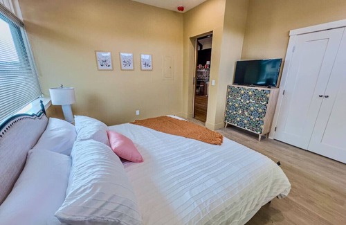 Medford Hotel | Peach Street Inn | Suite 2