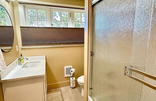 Medford Hotel | Peach Street Inn | Suite 4 | Sleeps 4