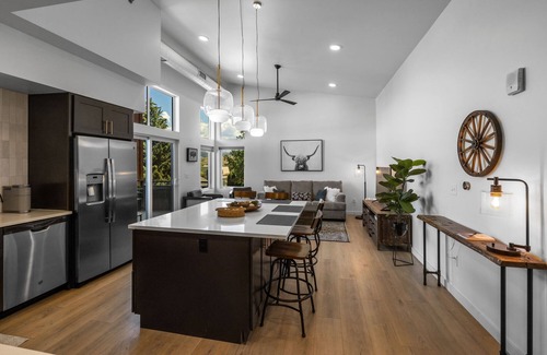 Bozeman Apartment | Peach Street Mountain Retreat - Luxury apartment in Bozeman w/Mountain Views