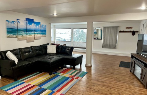 Central Okanagan House | Peachland Beach Retreat- minutes to everything. Bring your smile and curiosity!