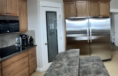 Central Okanagan House | Peachland Pointe in Wine Country 180° Lake Views!