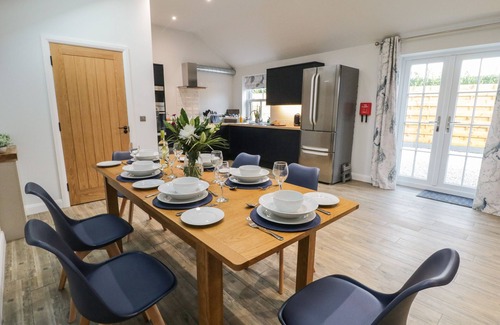 Fangfoss Cottage | PEACOCKS REST, pet friendly, luxury holiday cottage in Pocklington
