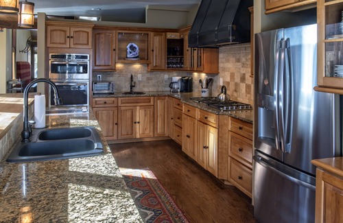 Boulder Ridge House | Peak 8 Platinum Large Home - Short walk to Peak 8, 6 Fully Oxygenated Bedrooms