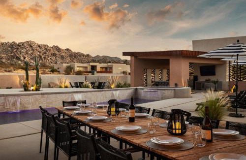 Panorama Heights Resort | Peak by Fieldtrip 8 BR Modern Oasis 2 Pools