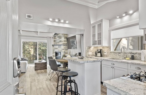 Incline Village Condo | Peak Comfort in North Tahoe! Elevate Your Stay with Our Premium Retreat.
