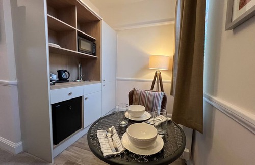 Padfield Apartment | Peak District Gateway | Glossop Urban Sanctuary|Pass the Keys