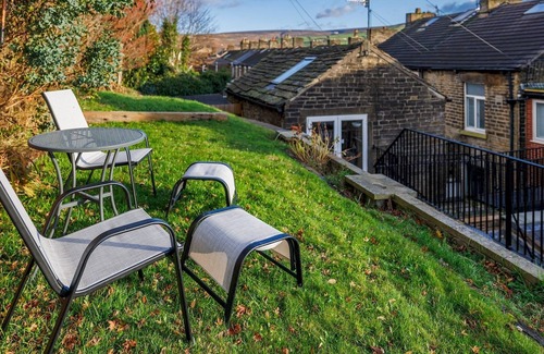 Padfield Apartment | Peak District Gateway | Glossop Urban Sanctuary|Pass the Keys