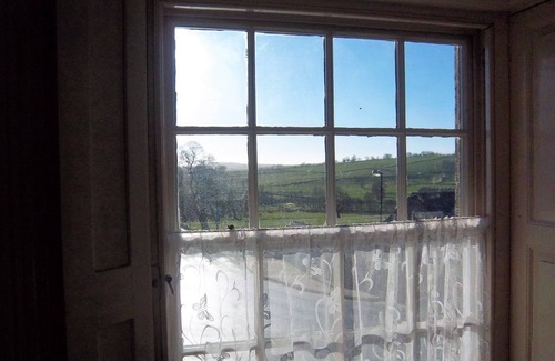 Longnor Cottage | Peak District Village - Sleeps 4 - Pets Welcome - Woodburner