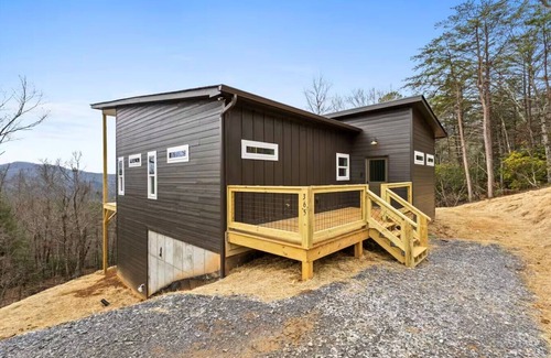 Hayesville House | Peaks & Pines Retreat - Gated & Fully Paved - Private Home