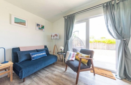 Whitstable Cabin | Pear Tree Cabin is a perfect base to explore and dine out at Whitstables many restaurants.