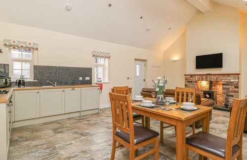 Dunnington Cottage | PEAR TREE COTTAGE, family friendly, with open fire in Dunnington