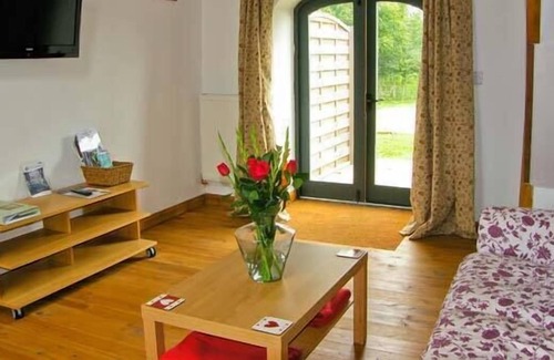 Ellesmere Cottage | PEAR TREE COTTAGE, pet friendly, with a garden in Ellesmere