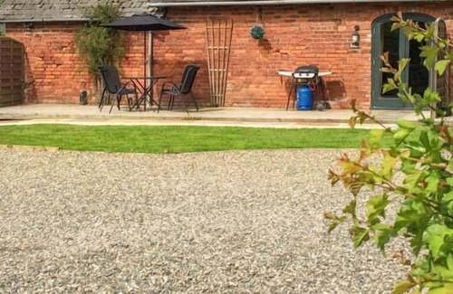 Ellesmere Cottage | PEAR TREE COTTAGE, pet friendly, with a garden in Ellesmere