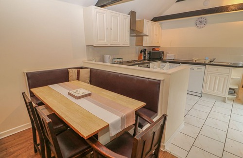 Louth Cottage | PEARDROP COTTAGE, pet friendly, with a garden in Saltfleetby